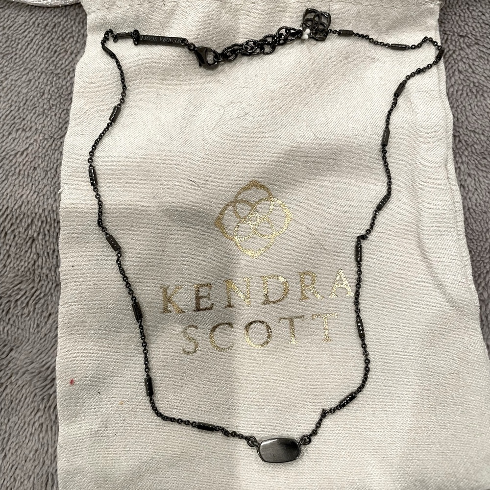 Black Kendra Scott necklace